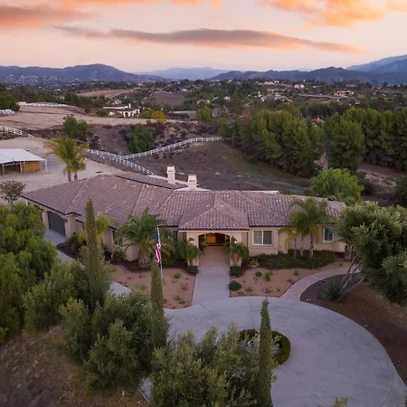 Bear Bridge By Avantstay Hilltop Haven In Temecula W Views Putting Green Hot Tub